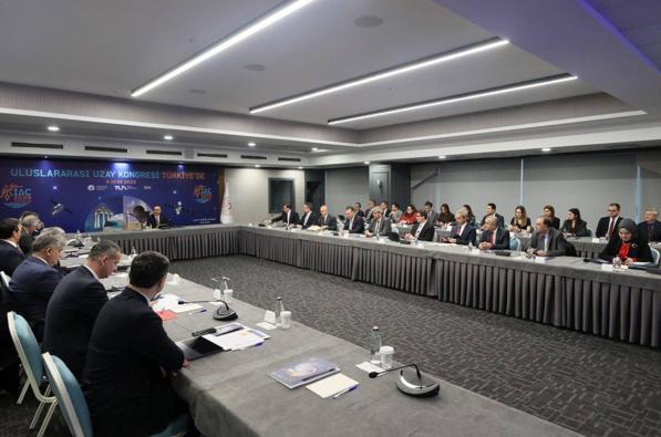 Bakan Kacır: Dünyanın en büyük uzay etkinliğine Antalyada ev sahipliği yapacağız