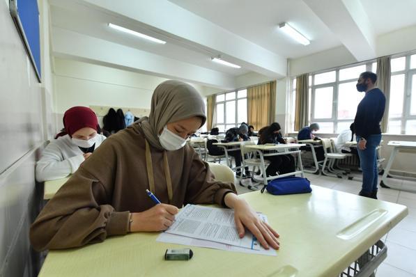 Bahçelievler’de 6400 öğrenci TYT deneme sınavına girdi