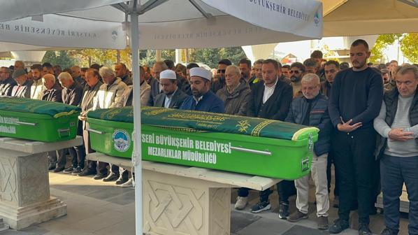 Tartıştığı babasını bıçaklayarak öldürdü; işletmenin çatısında yakalandı