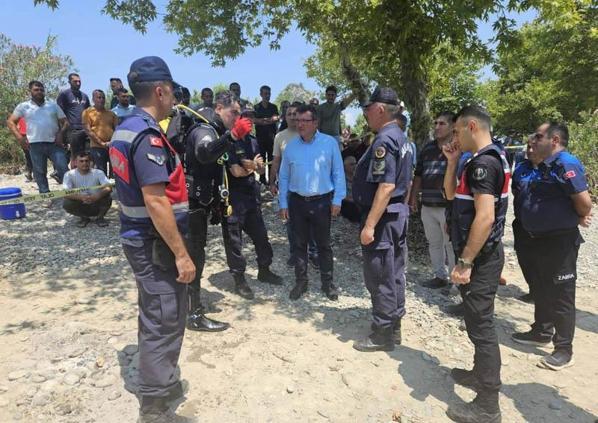 Irmağa düşen topu almak için suya atlayan Özgür kayboldu