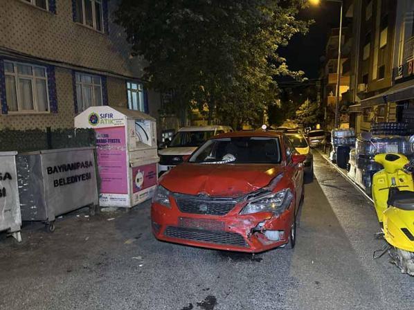 Bayrampaşa’da hasta taşıyan ambulans ile otomobil çarpıştı: 3 yaralı