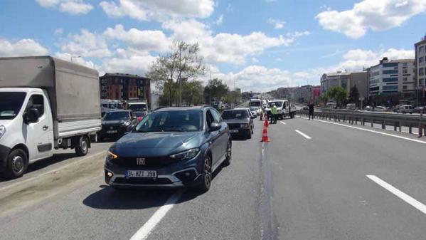 Silivride kamyonetten vidalar döküldü; araçların lastikleri patladı, yolda uzun kuyruklar oluştu