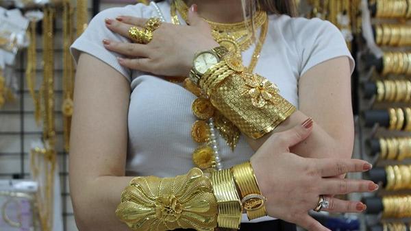 Düğünde altın alamayanlar imitasyon takıya yöneldi