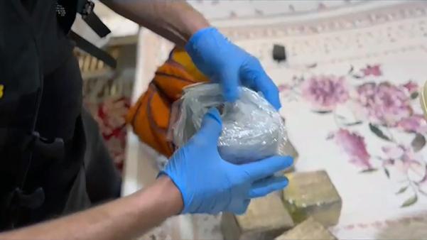 Evinde uyuşturucuyla yakalandı; ‘hediye’ karşılığı emanet aldım dedi