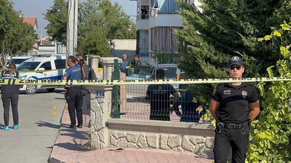 Otomobile binerken silahlı saldırıya uğrayan baba ile 11 yaşındaki oğlu öldü