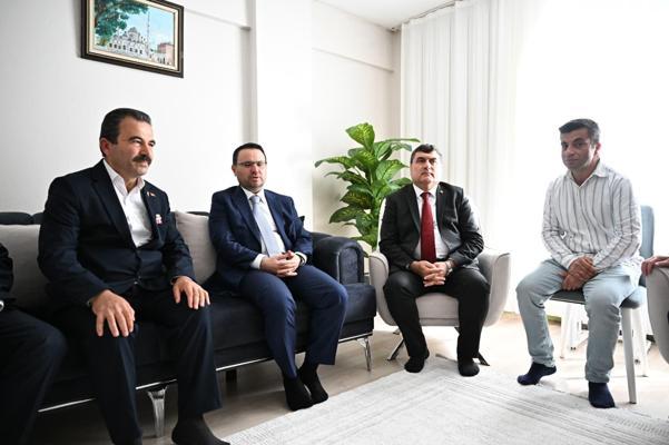 Bakan Gürlek, şehit Faik Yüce’nin ailesini ziyaret etti