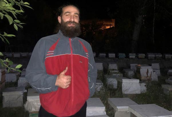 Müzisyen, arı kovanlarına saldıran ayıyı, Mozartın aryasıyla uzaklaştırdı