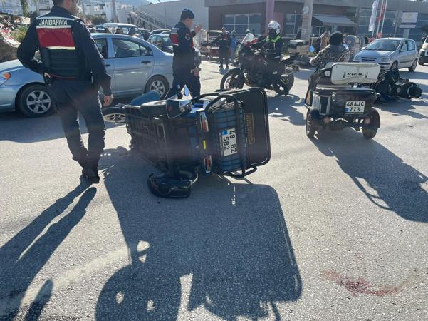 Bodrumda iki motosikletin çarpıştığı kaza kamerada: 1 ölü, 1 yaralı