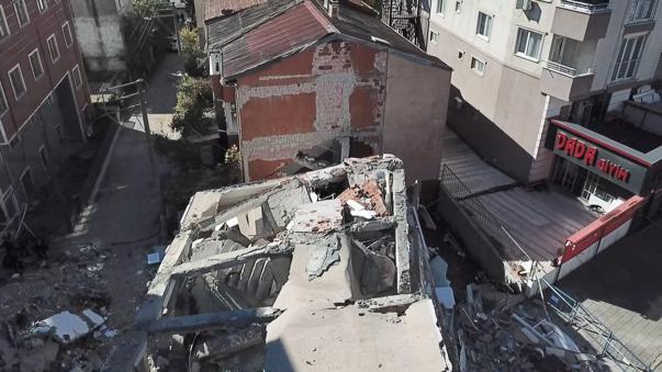 Gebzede çöken binanın enkazı savcıların incelemesi sonrası kaldırılacak