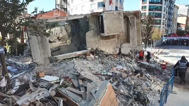 Gebzede çöken binanın enkazı savcıların incelemesi sonrası kaldırılacak