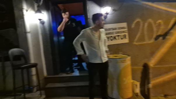 Eğlence mekanına ateş açıp, biri kadın, 2 kişiyi vurdu