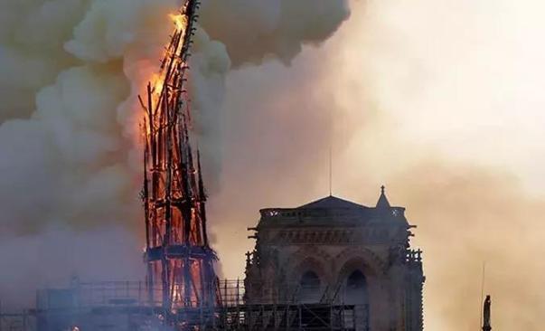 Notre-Dame Katedralinde çanlar 5 yıl sonra ilk kez çaldı