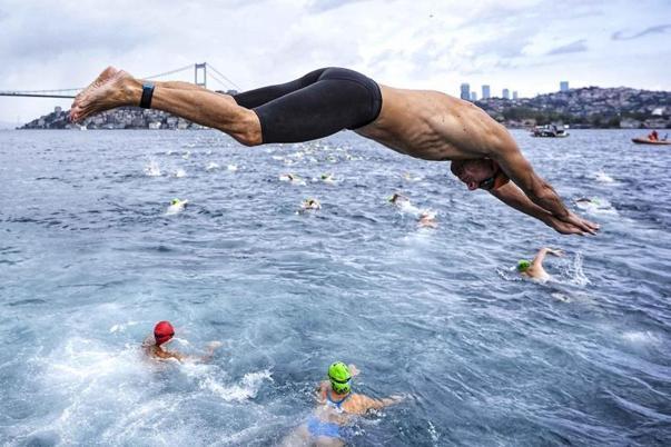 İstanbul Boğazı’nda yüzme yarışında Rus yüzücü kayboldu; soruşturma başlatıldı