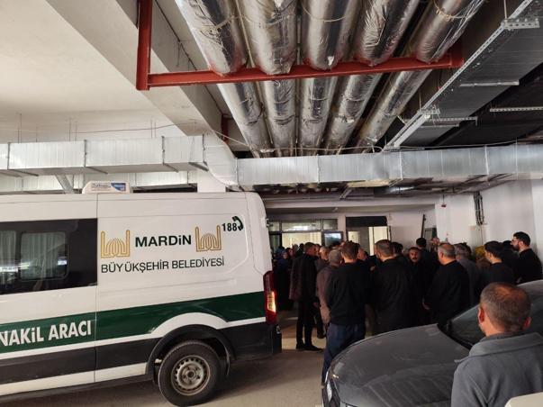 Mardinde anne, baba ve 5 yaşındaki kızları, başlarından vurulmuş halde ölü bulundu