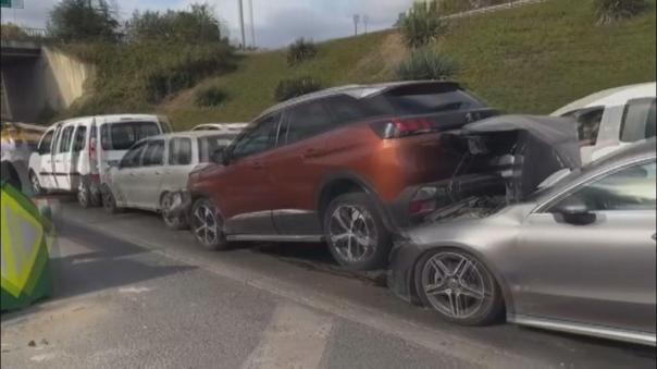 Esenlerde 6 aracın karıştığı zincirleme kaza: 2 yaralı