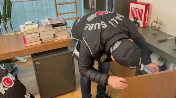 Üsküdar Belediyesine operasyon: 20 gözaltı