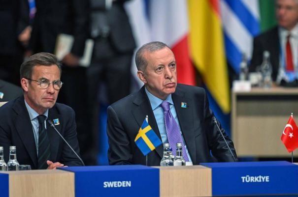 Cumhurbaşkanı Erdoğan, NATO Devlet ve Hükümet Başkanları Zirvesi’nde aile fotoğrafı çekimine katıldı