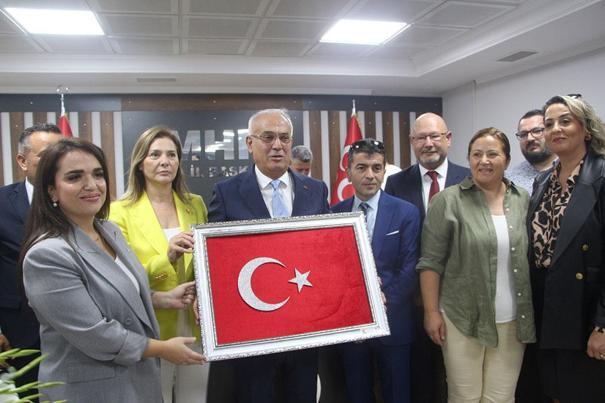 Adanada Zafer Partisinden istifa eden il başkanı ve 86 kişi, MHPye katıldı