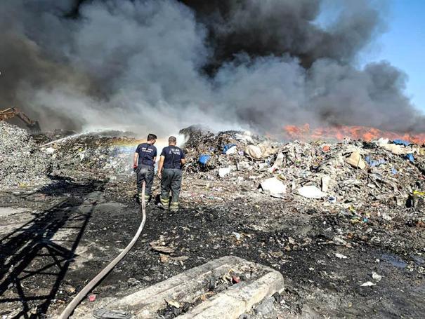 Adanada geri dönüşüm fabrikasında çıkan yangın kontrol altında