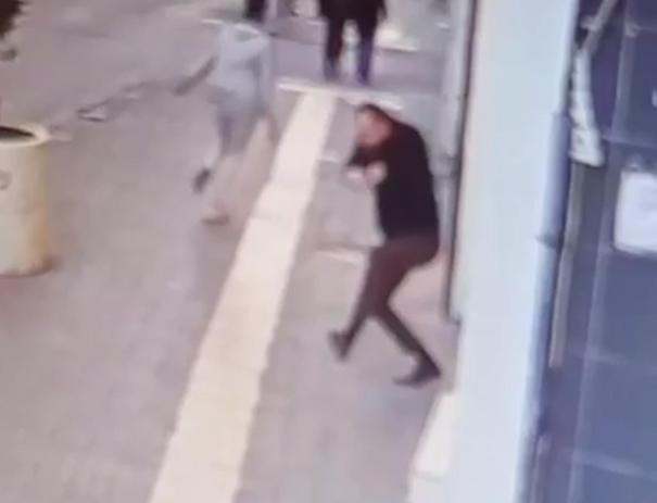 Tekirdağ Tekvando İl Temsilcisi Aybek, silahlı saldırıda yaralandı; o anlar kamerada