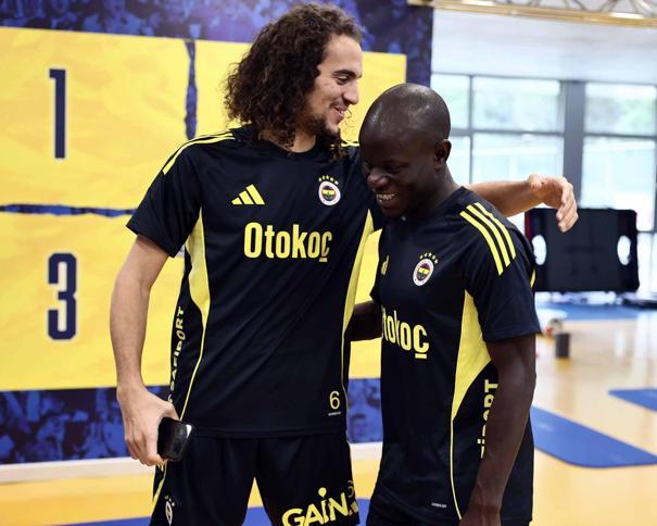 NGolo Kante, Fenerbahçede ilk antrenmanını yaptı