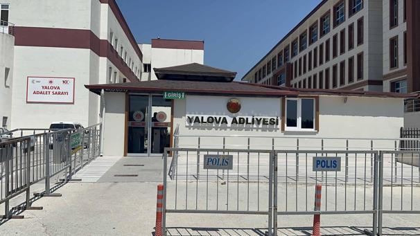 Tartıştığı arkadaşını boğazını keserek öldürdü