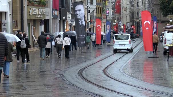 İstanbulda yağmur etkili oldu, trafikte yoğunluk yaşandı