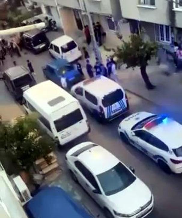 Avcılarda kavga sonrası eve kaçan şüpheli camı kırdı; 2si polis, 4 yaralı