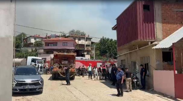 Ödemişteki orman yangını 2nci gününde: 1 ölü