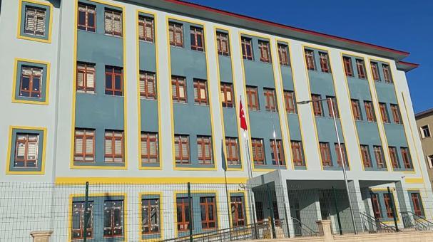 Sülfür gazı nedeniyle 1 okulda eğitime ara verildi, termal tesislerin faaliyeti durduruldu