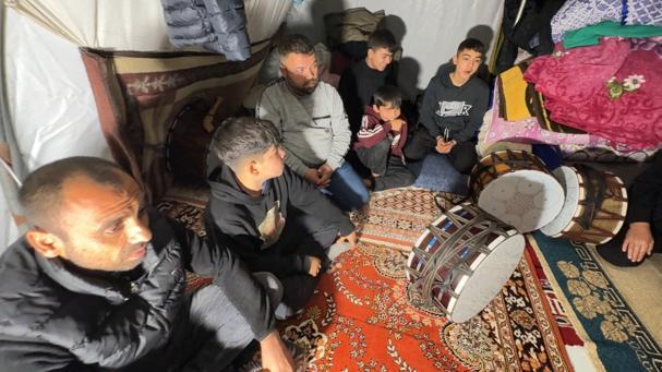Gaziantepten Avcılara gelip 43 yıldır ramazan davulu çalıyor; geleneği torunu sürdürüyor