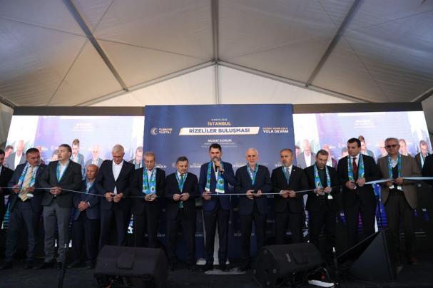 Bakan Kurum Rizeliler ve Bitlisliler Derneğini ziyaret etti