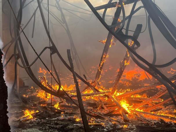 İzmirde depo yangını kontrol altında