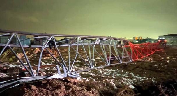 Antalyada hortum konteynerleri parçaladı, kule vinci devirdi; 4 ölü, 1 yaralı