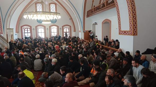 Asrın felaketinde ağır hasar alan Habib-i Neccar Camisinde ilk cuma
