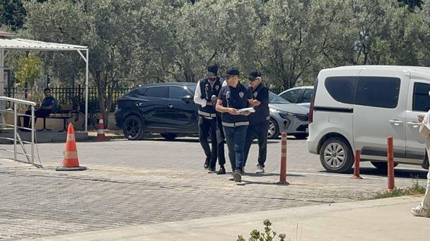 Tartıştığı arkadaşını boğazını keserek öldürdü
