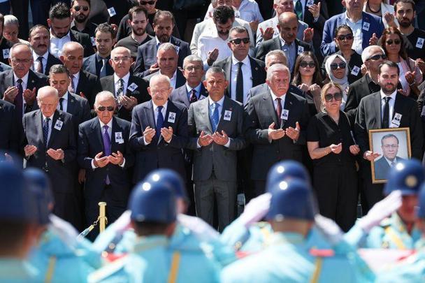 Eski Sağlık Bakanı Şıvgın için TBMMde tören