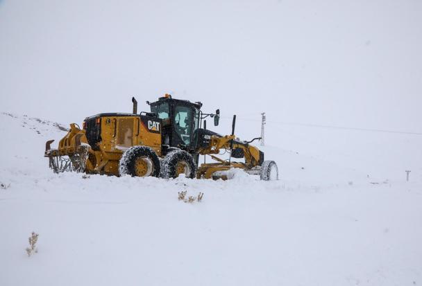 Vanda kardan 671 yerleşim yerinin yolu ulaşıma kapandı