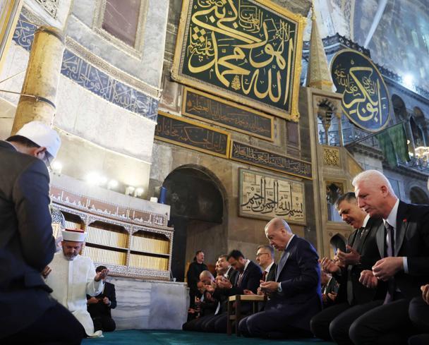 Cumhurbaşkanı Erdoğan, cuma namazını Ayasofya-i Kebir Cami-i Şerifinde kıldı