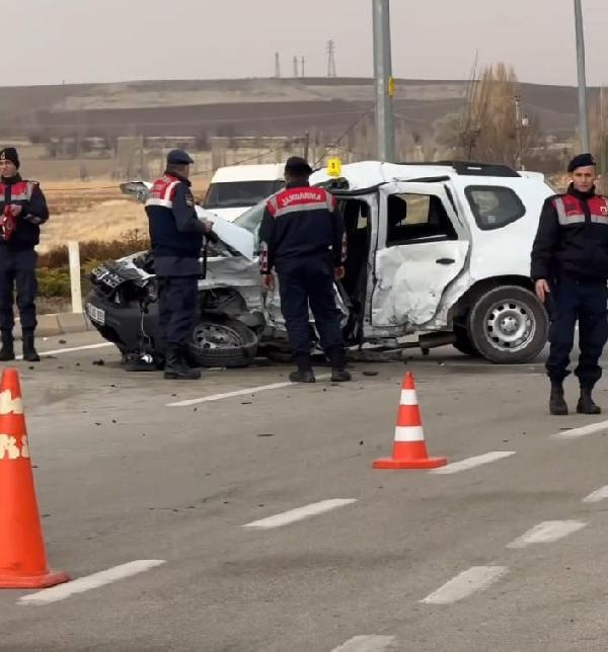 Kırşehirde kaza; eski Ticaret Borsası Başkanı Arslan hayatını kaybetti, 2 ağır yaralı