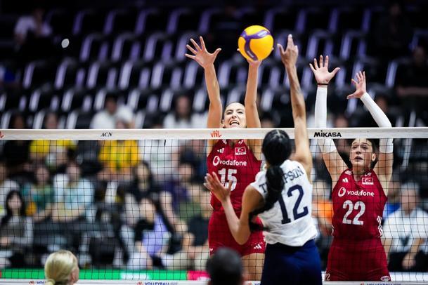 Filenin Sultanları, ABDye 3-2 mağlup oldu