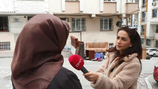 Esenyurtta evden çıkarmak istediği kiracısının eşyalarını sokağa attı