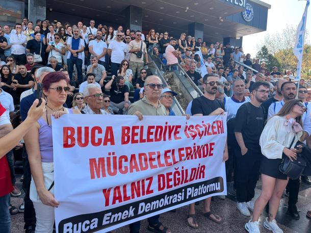 Bucada maaş alamadıkları gerekçesiyle belediye binasını işgal eden işçilerin eylemi sürüyor