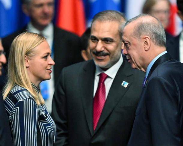 Cumhurbaşkanı Erdoğan, NATO Devlet ve Hükümet Başkanları Zirvesi’nde aile fotoğrafı çekimine katıldı