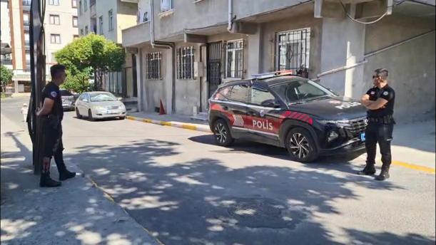 Pendikte akrabalar arasında sopalı bıçaklı silahlı kavga: 12 yaralı