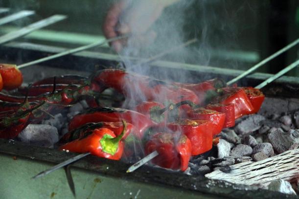 Adanalı kebapçıdan ‘biber içli kebap’