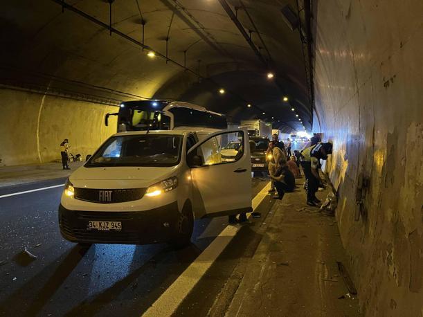 TEM’de tünel içinde zincirleme kazada 5 kişi yaralandı; ulaşım aksadı