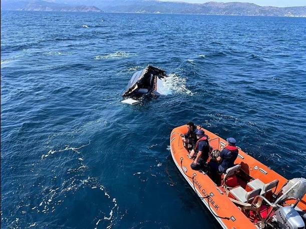 Teknesi parçalanmış halde bulunan iş insanını 13 kurbağa adam arıyor