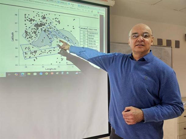 Antalyada 4.9 büyüklüğünde deprem