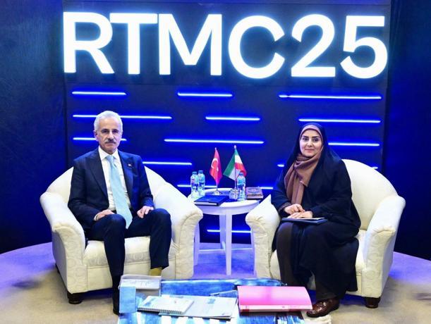 Bakan Uraloğlu, İran Yol ve Şehir Planlama Bakanı Sadegh ile bir araya geldi